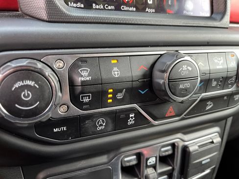 Used 2021 Jeep Wrangler Unlimited Rubicon AWD/4WD image 41