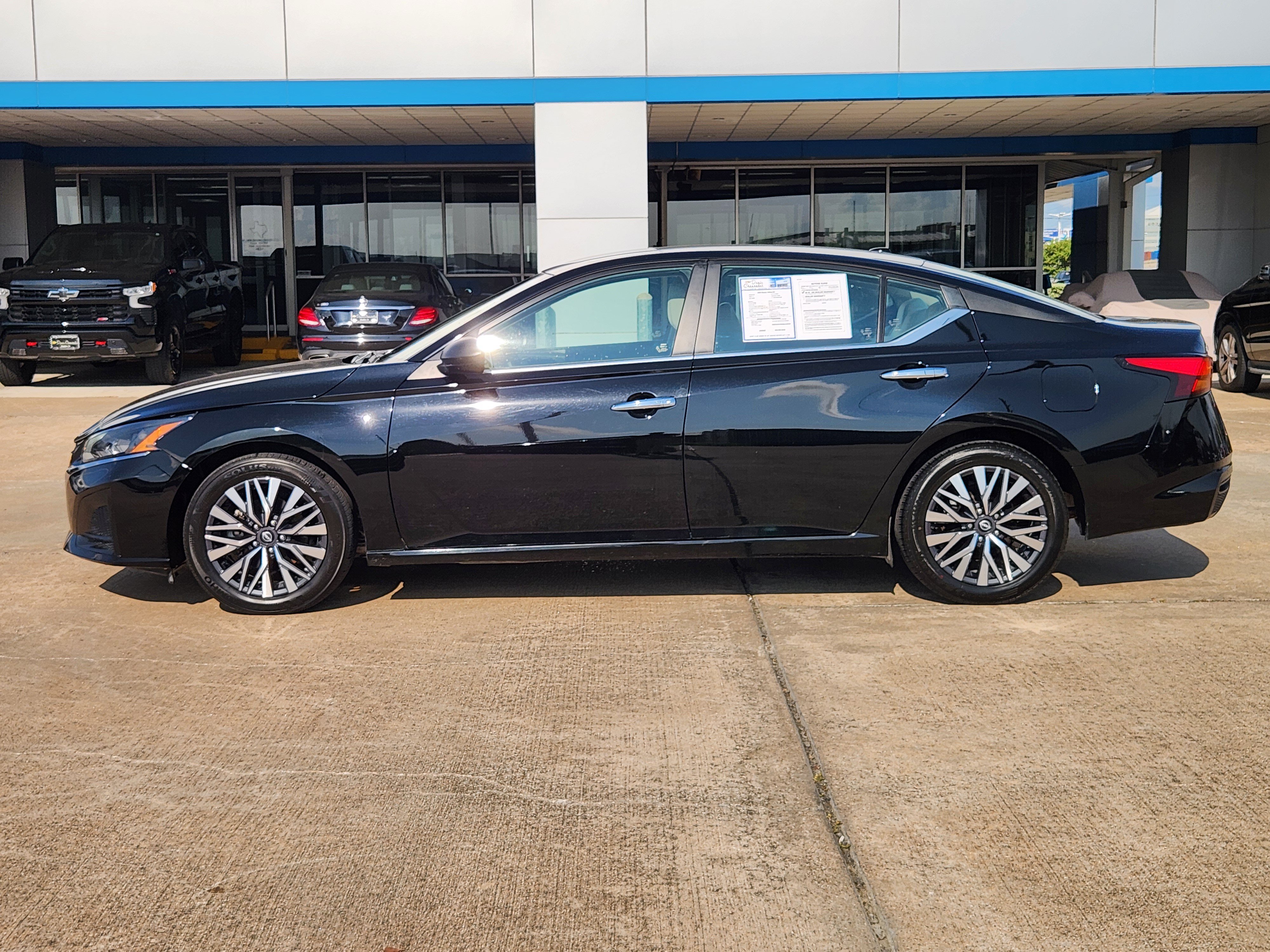 Used 2025 Nissan Altima 2.5 SV FWD image 5