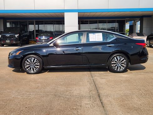 Used 2025 Nissan Altima 2.5 SV FWD image 5