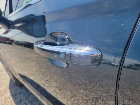 Used 2022 Genesis G90 3.3T Premium RWD image 8