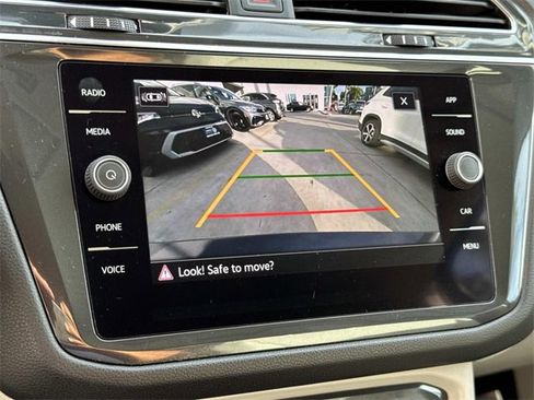 Certified 2022 Volkswagen Tiguan SE image 23