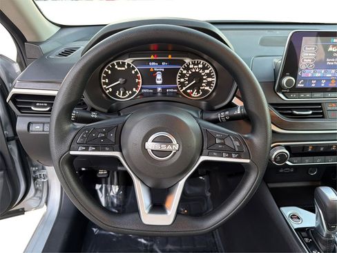 Used 2024 Nissan Altima 2.5 SV image 18