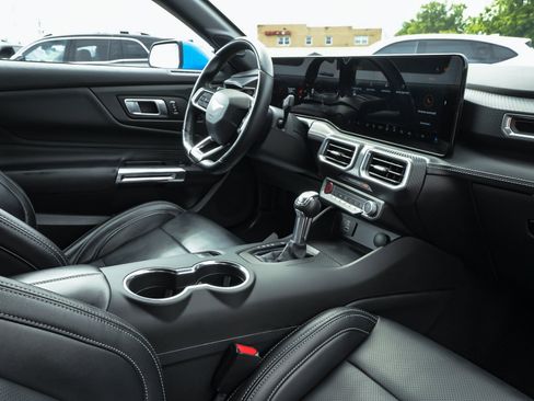 Used 2025 Ford Mustang Premium RWD image 38