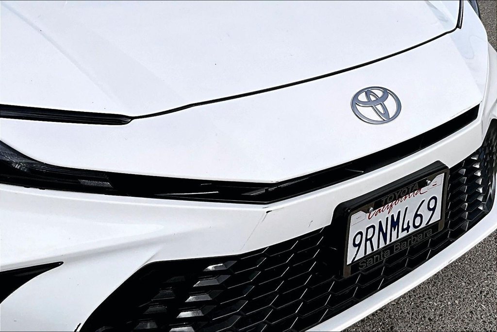 Used 2025 Toyota Camry SE FWD image 33