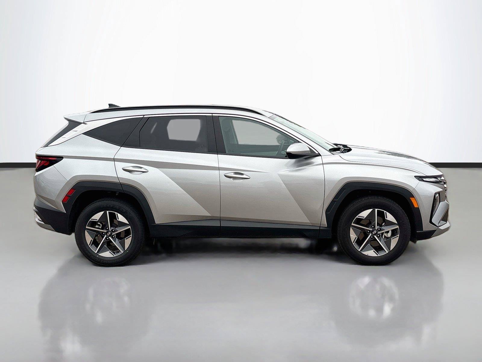 Certified 2025 Hyundai Tucson SEL AWD/4WD image 17