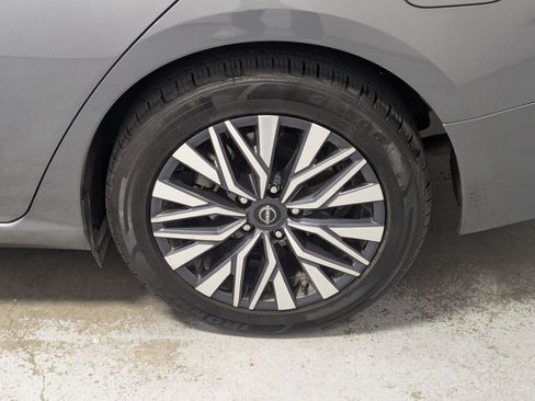 Used 2025 Nissan Altima 2.5 SV FWD image 24
