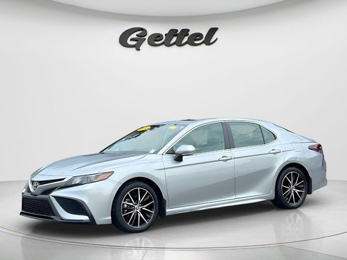 Used 2024 Toyota Camry SE w/ Cold Weather Package FWD image 1
