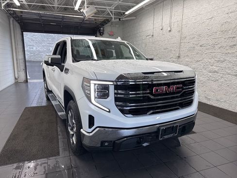Used 2022 GMC Sierra 1500 SLT w/ X31 Off-Road Package image 2