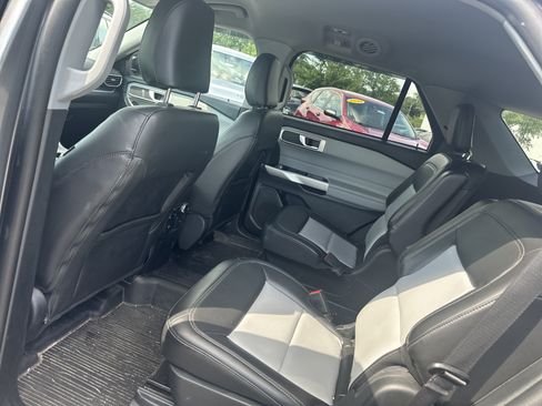 Used 2023 Ford Explorer XLT w/ Equipment Group 202A AWD/4WD image 15