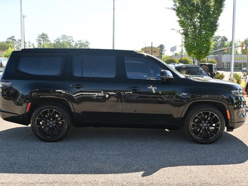 Used 2022 Jeep Grand Wagoneer Series II AWD/4WD image 11