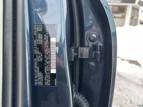 Certified 2023 Volvo XC60 B5 Plus w/ Climate Package image 33