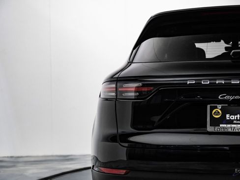 Used 2022 Porsche Cayenne w/ Premium Package image 10