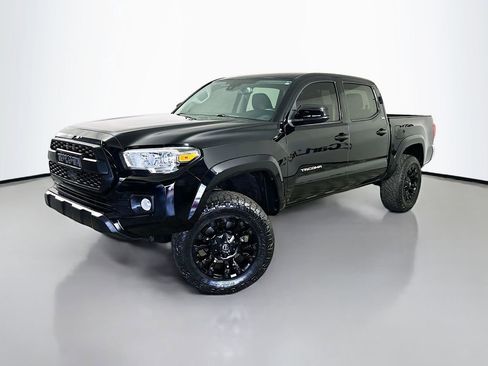 Used 2020 Toyota Tacoma SR5 image 3