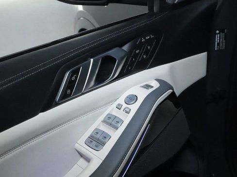 Used 2023 BMW X7 M60i image 24