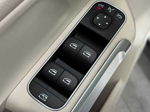 Certified 2024 Mercedes-Benz GLB 250 4MATIC image 18