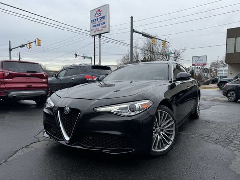 Used 2017 Alfa Romeo Giulia Ti image 2