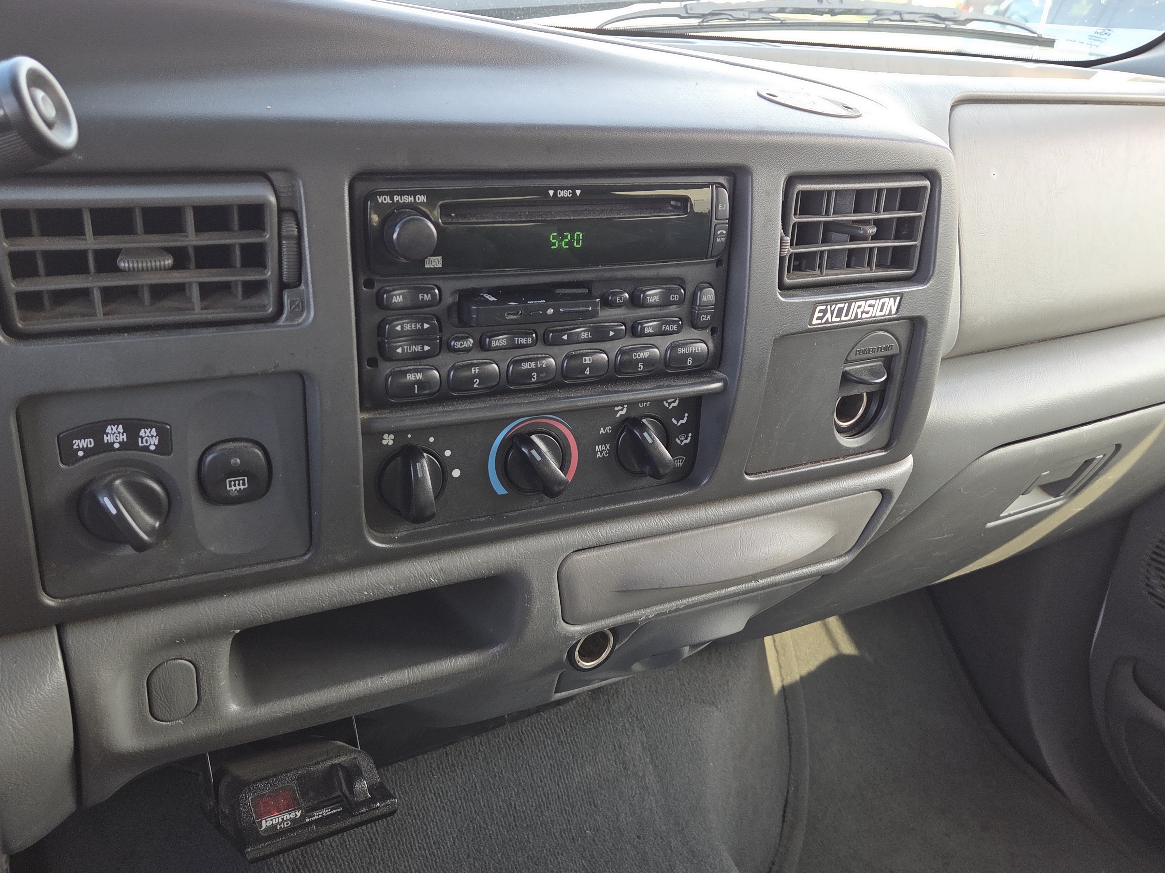 Used 2004 Ford Excursion XLT AWD/4WD image 3