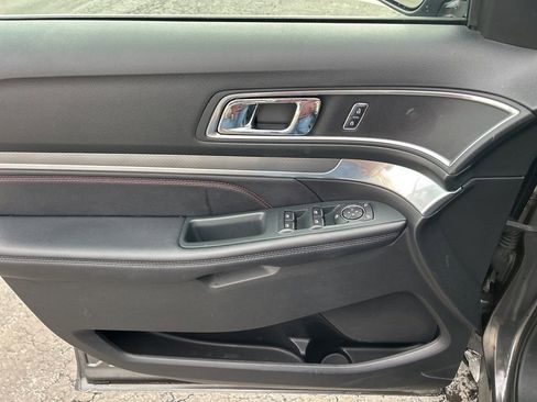 Used 2018 Ford Explorer Sport w/ Ford Safe & Smart Package image 14