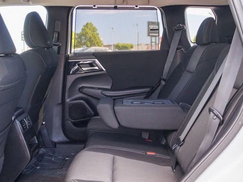 Used 2024 Mitsubishi Outlander ES AWD/4WD image 8