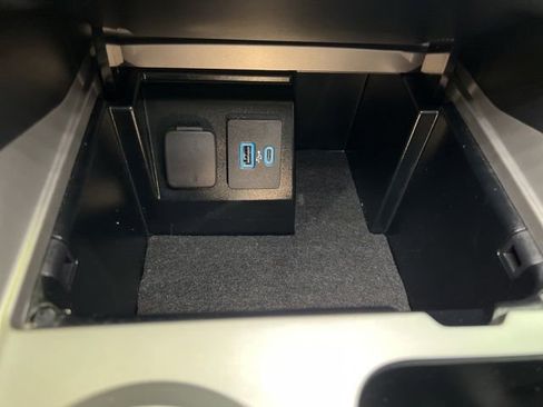 Used 2022 Ford Explorer Limited image 33