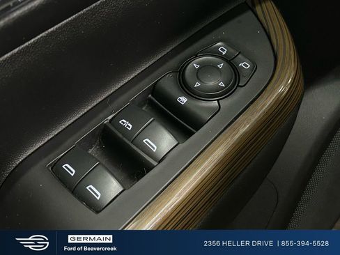 Used 2023 GMC Acadia SLE image 17