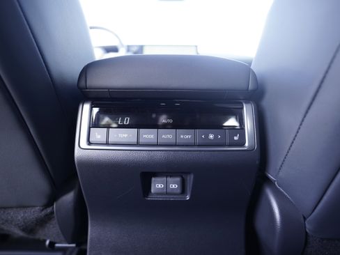 Used 2025 Lexus GX 550 w/ Accessory Package (2T) AWD/4WD image 11