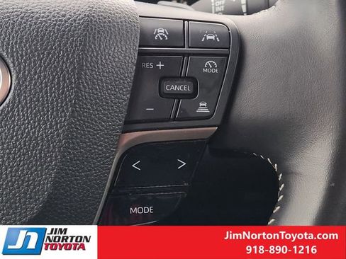 Used 2025 Toyota Camry SE image 30