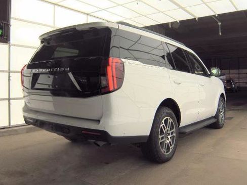 Used 2025 Ford Expedition Active image 3