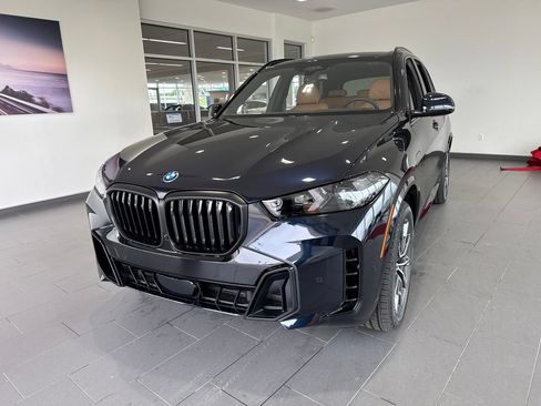 New 2026 BMW X5 xDrive50e w/ M Sport Package AWD/4WD image 3