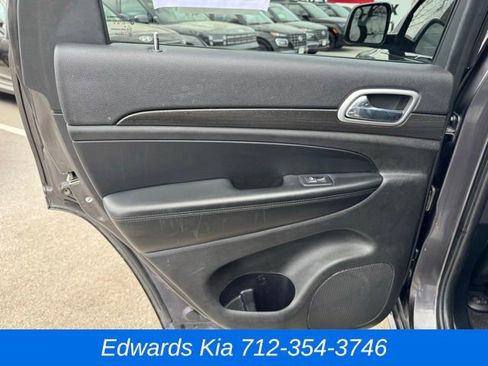 Used 2018 Jeep Grand Cherokee Altitude image 11