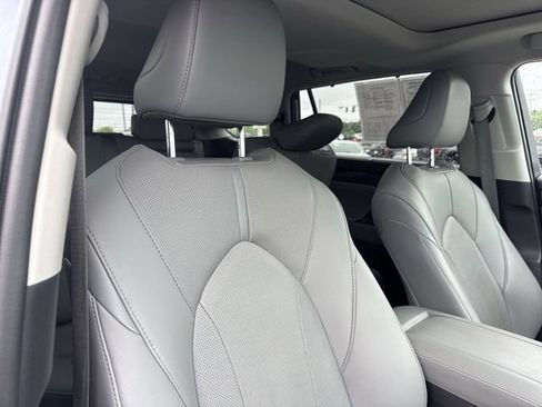 Used 2020 Toyota Highlander Limited FWD image 27