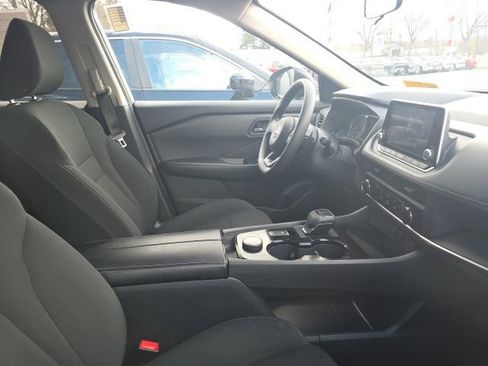 Used 2024 Nissan Rogue S image 4