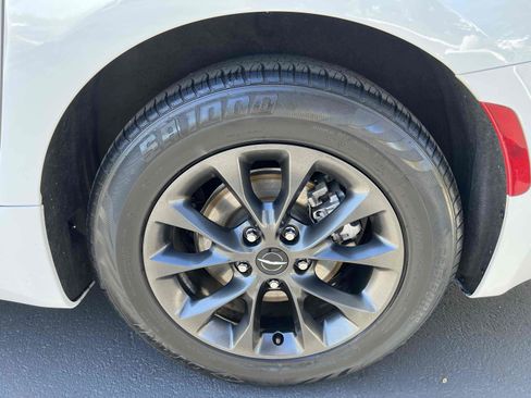 Used 2021 Chrysler Pacifica Touring w/ S Appearance Package image 74