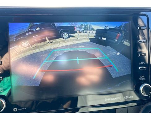 Used 2020 Toyota Highlander XLE image 30