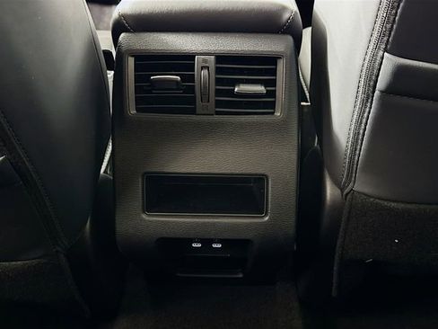 Used 2025 Mitsubishi Outlander SE image 26