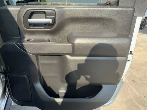 Used 2021 Chevrolet Silverado 2500 Custom w/ Custom Value Package image 15