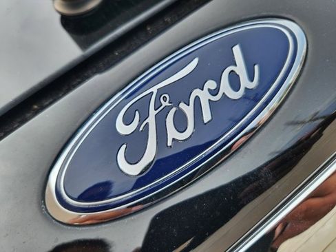 Used 2022 Ford Explorer XLT image 11