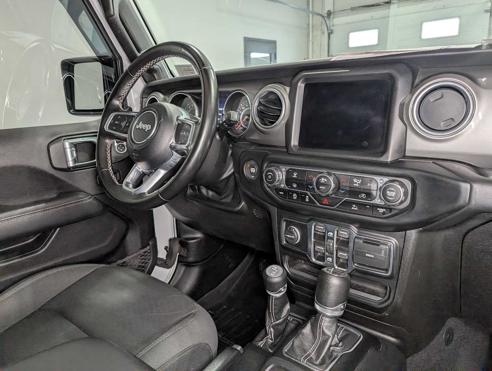 Used 2022 Jeep Wrangler Unlimited Sahara AWD/4WD image 43