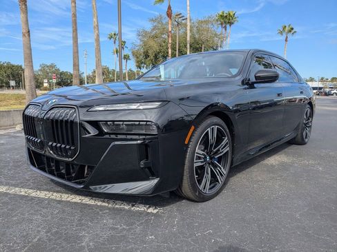 Used 2025 BMW 760i xDrive w/ Executive Package image 8