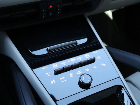 Used 2025 Porsche Cayenne S image 21