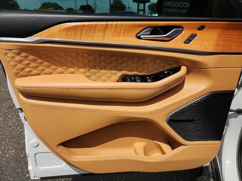 Used 2023 Jeep Grand Cherokee L Summit AWD/4WD image 12