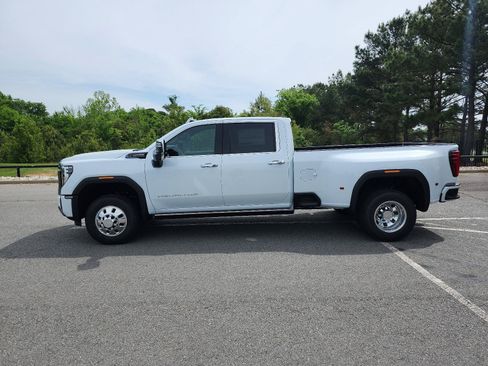New 2026 GMC Sierra 3500 Denali Ultimate AWD/4WD image 2