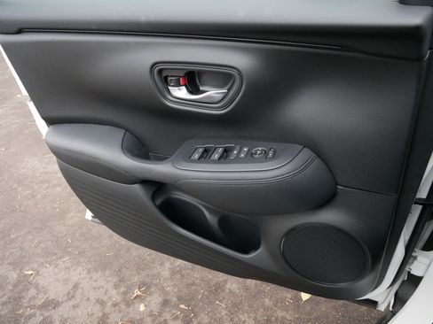 Certified 2025 Honda HR-V LX image 28