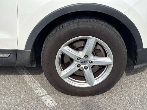 Used 2016 Ford Explorer XLT w/ Equipment Group 202A image 10