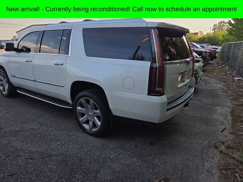 Used 2019 Cadillac Escalade ESV Luxury AWD/4WD image 5