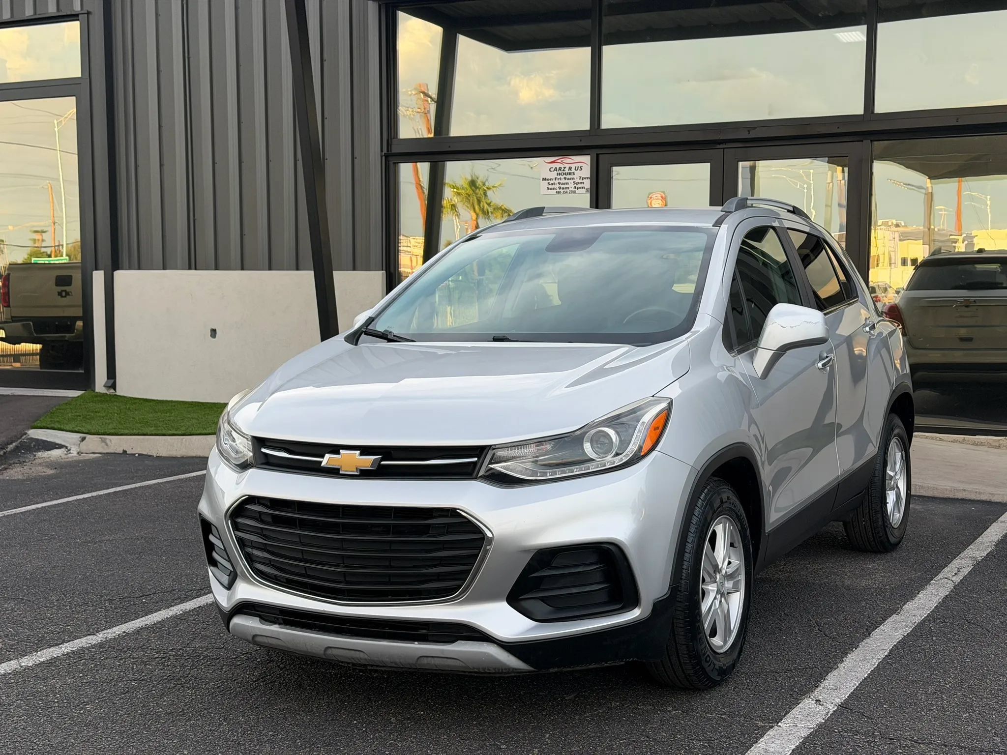 Used 2019 Chevrolet Trax LT w/ LT Convenience Package FWD image 1