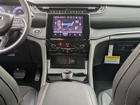 New 2025 Jeep Grand Cherokee Altitude image 26