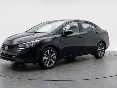 Used 2025 Nissan Versa SV image 3