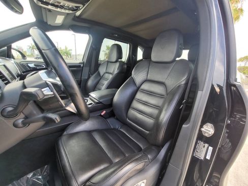 Used 2016 Porsche Cayenne S w/ Premium Plus Package AWD/4WD image 27