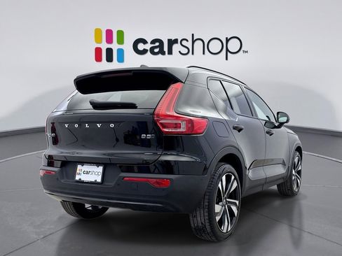 Used 2024 Volvo XC40 B5 Plus w/ Climate Package image 5
